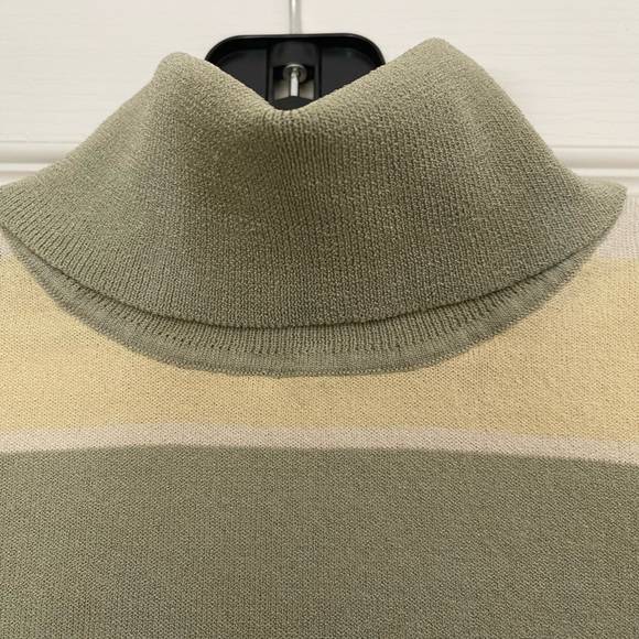 NWOT- RENA ROWAN SLEEVELESS SWEATER - Picture 2 of 5